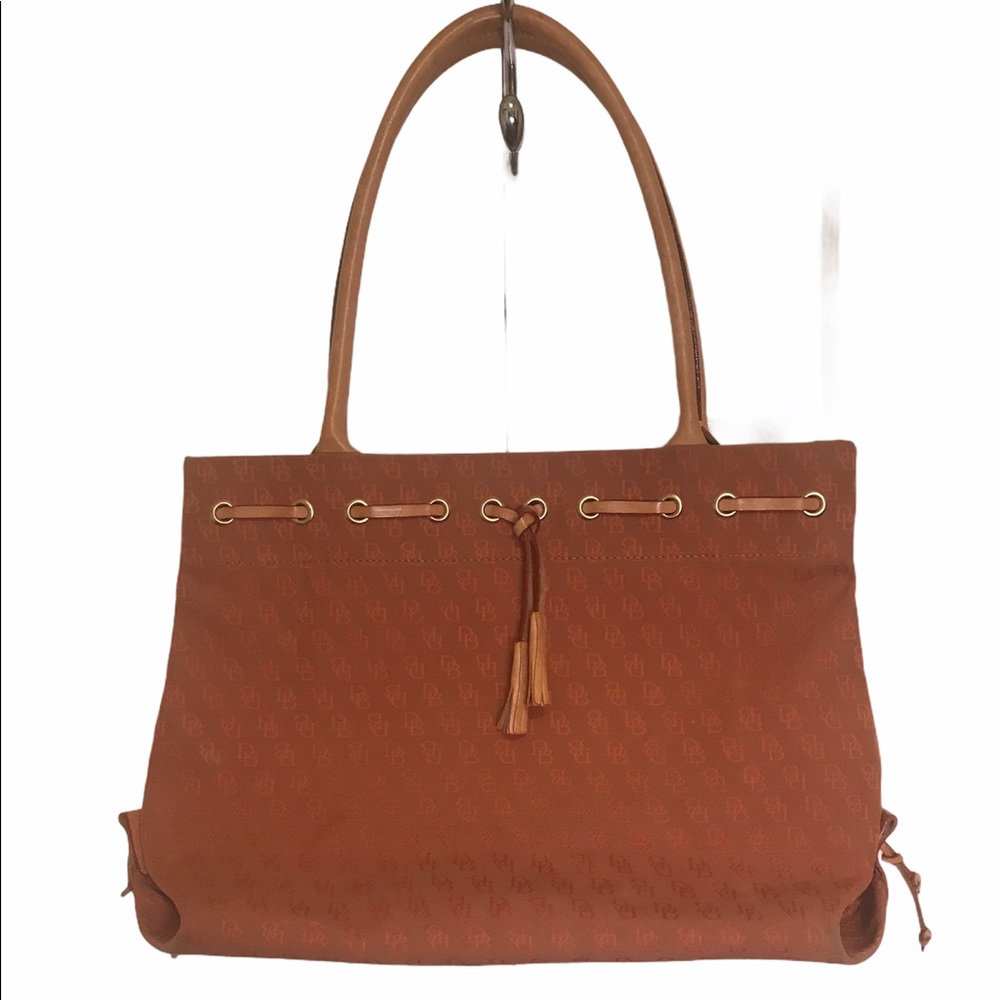 🎉 SALE! Dooney & Bourke Signature Print Large Peach Snap Tote